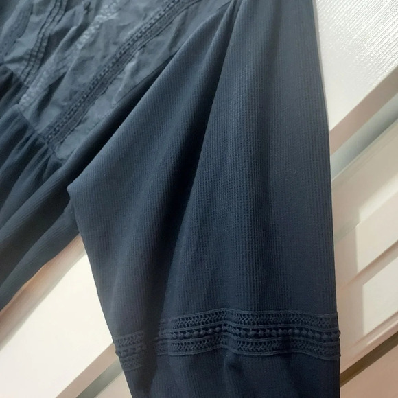 East Adeline Navy Blue 3/4 Sleeve Top in Size 2X - Picture 7 of 9